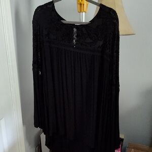 New Directions Black Curvy Top